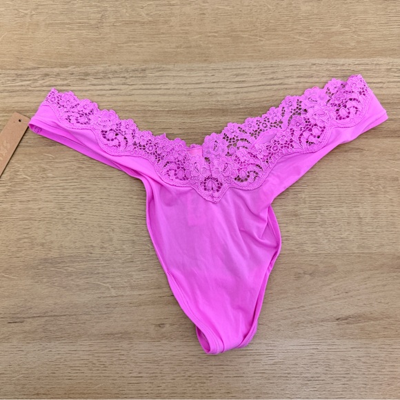 SKIMS Fits Everybody bra and thong set- color Neon Orchid - NWT - Picture 5 of 12